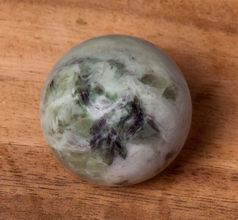 Нефрит. Магический каменный шар. 4,5 см - фото 2