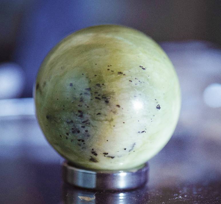 Нефрит. Магический каменный шар. 4,5 см - фото 3