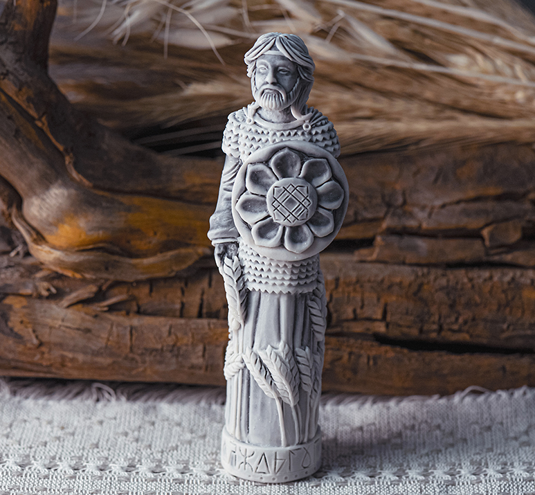Кумир Бога Даждьбога. Литьевой мрамор. 12,5 см - фото 1