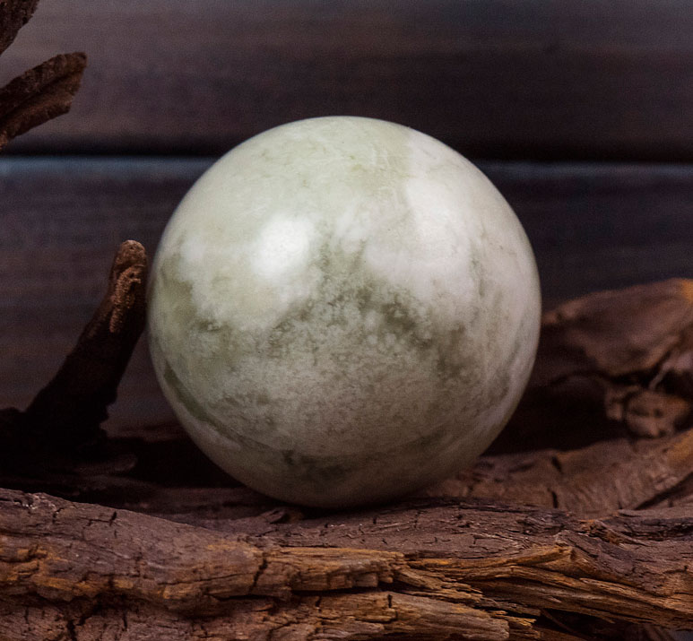 Нефрит. Магический каменный шар. 4,5 см - фото 1