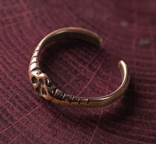 Кольцо старинной формы «Незабудка». Медь. 15-17 мм