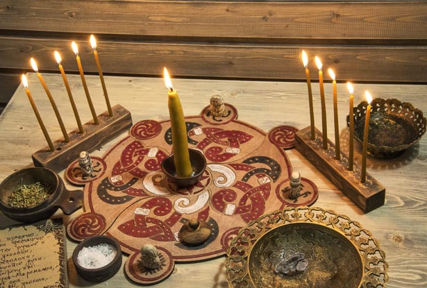 набор свечей, подсвечники и свечи, свечи для обрядов, славянские огненные обряды